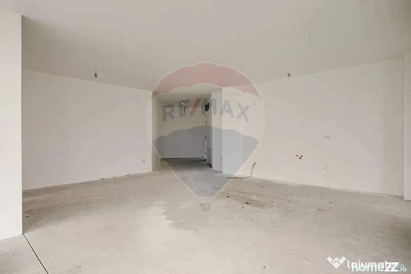 Apartament cu 3 camere semidecomandat în Subcetate