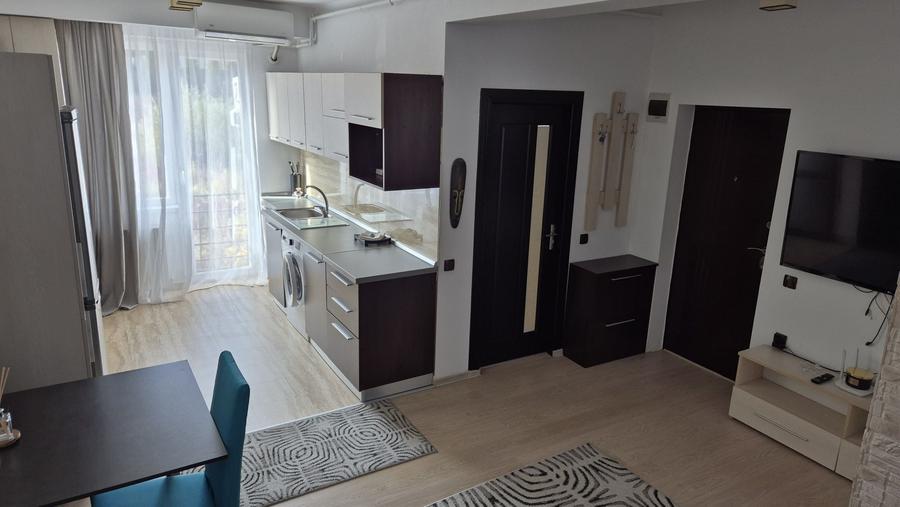 Apartament cu 3 camere decomandat în Casele Micești