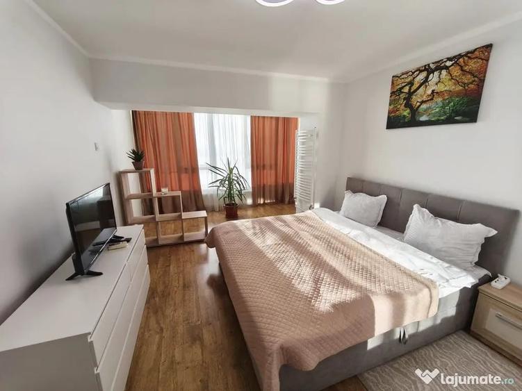 Apartament cu 3 camere decomandat în Faleză