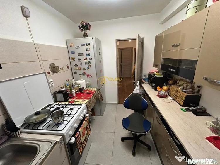 Apartament cu 3 camere decomandat în Podul de Piatră