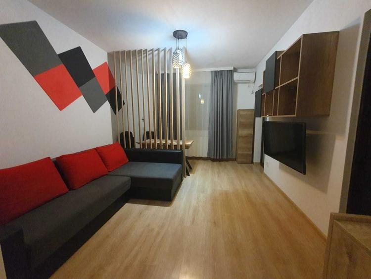 Apartament cu 3 camere semidecomandat în Central