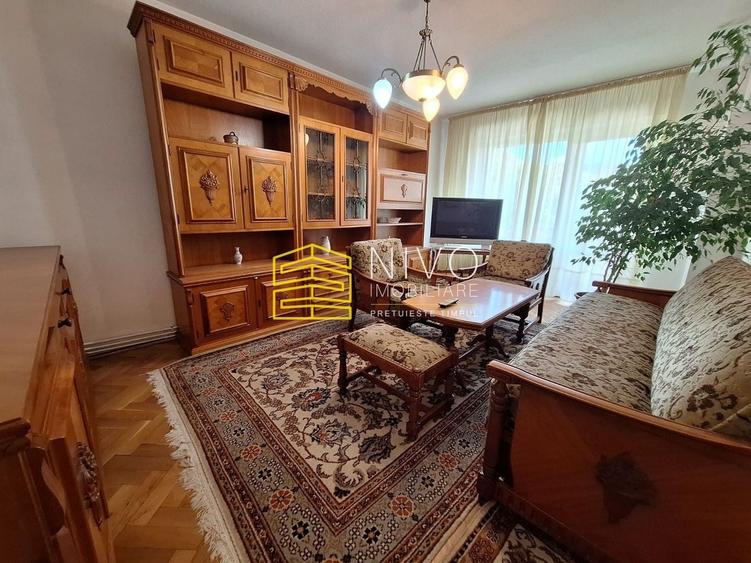 Apartament cu 3 camere decomandat, mobilat în Cornișa