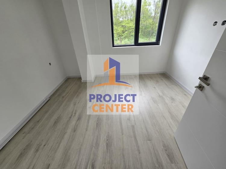 Apartament cu 3 camere decomandat în Prundu