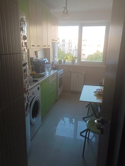 Apartament cu 3 camere decomandat în Iancului