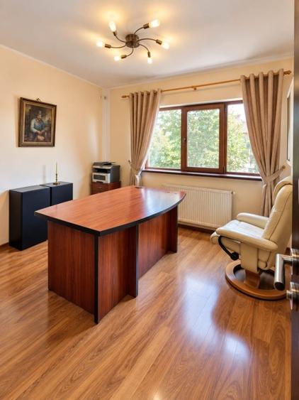 Casă individuală cu 4 camere cu Teren 186 Mp în 1 Decembrie