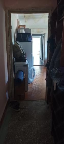 Apartament cu 3 camere semidecomandat în Girocului