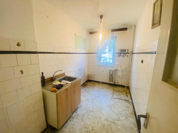 Apartament cu 3 camere semidecomandat în Tomis Nord
