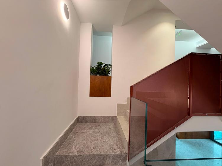 Apartament cu 4 camere semidecomandat în Timpuri Noi