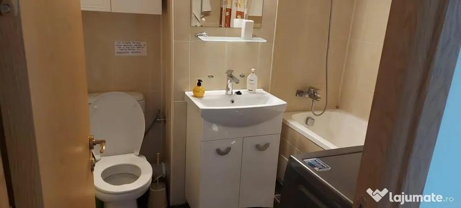 Apartament cu 2 camere semidecomandat în 1 Decembrie