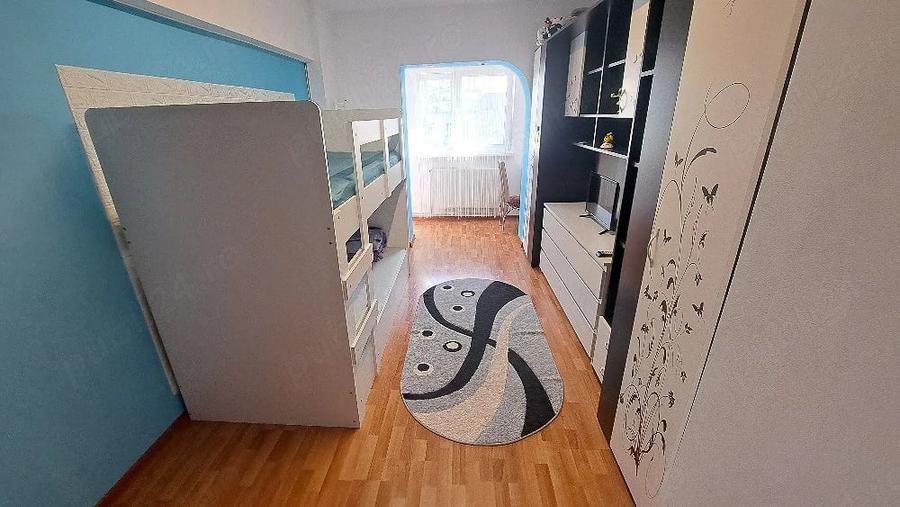 Apartament cu 3 camere decomandat în Central
