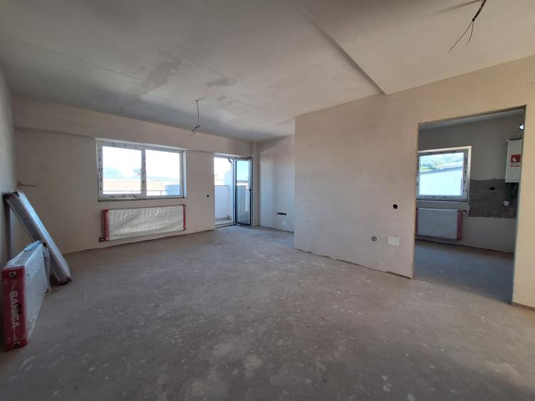 Apartament cu 3 camere semidecomandat în Florești — fotografia 1