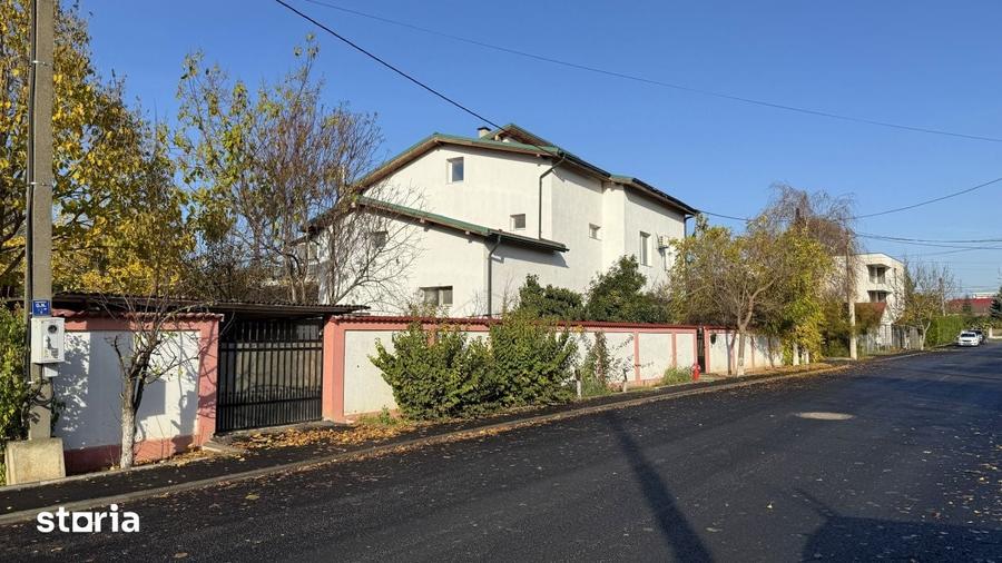 Casă cu 10 camere cu Teren 1569 Mp în Central