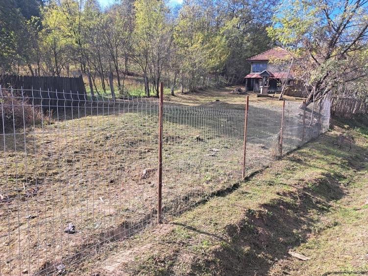 Casă cu 3 camere cu Teren 2200 Mp în Central