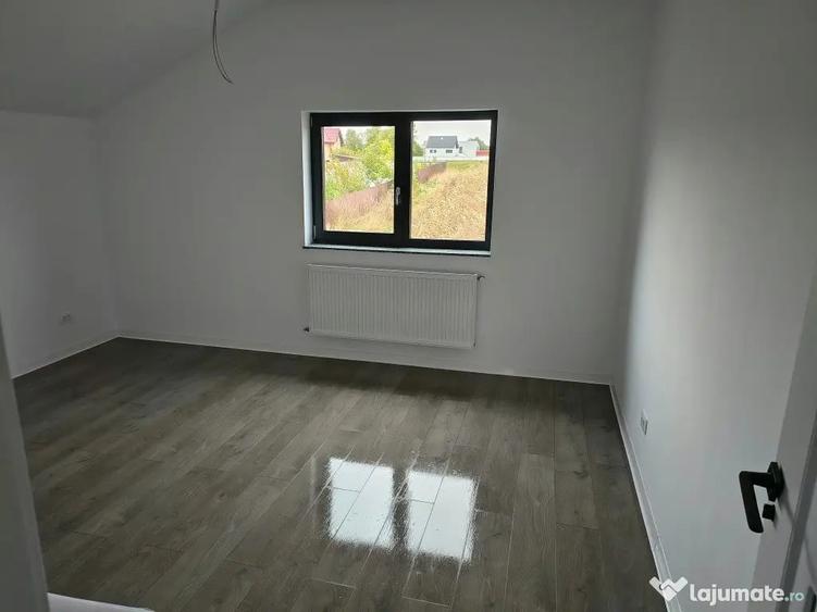 Casă cu 5 camere cu Teren 500 Mp în Central