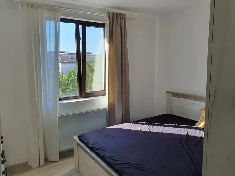 Apartament cu 3 camere decomandat, mobilat în Titan