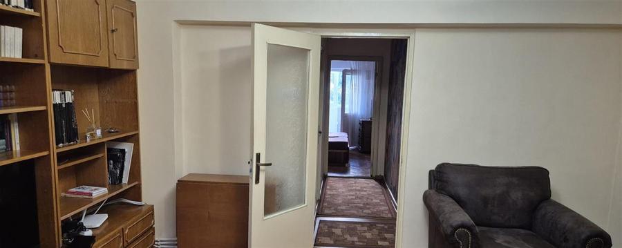 Apartament cu 3 camere decomandat, mobilat în Podul de Fier
