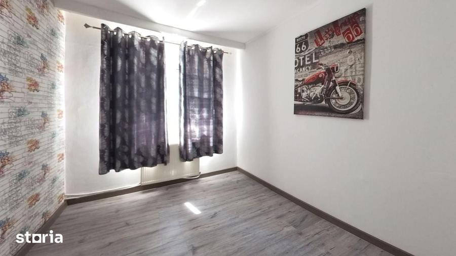 Apartament cu 4 camere decomandat în Banat