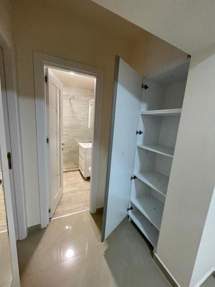 Inchiriez ap. 2 camere, minim 2 ani, renovat, garaj, et.2, lift, balcon 12 mp. - 2