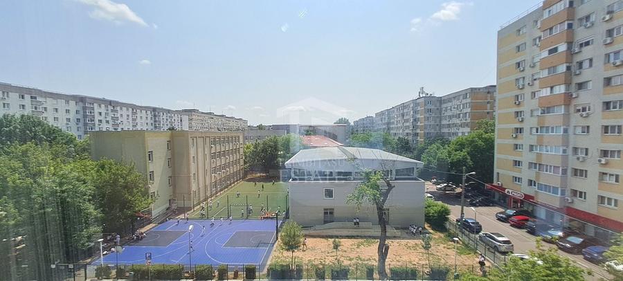 Apartament cu 3 camere semidecomandat, mobilat în Militari