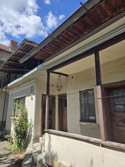 Casă cu 4 camere în Vărzăroaia