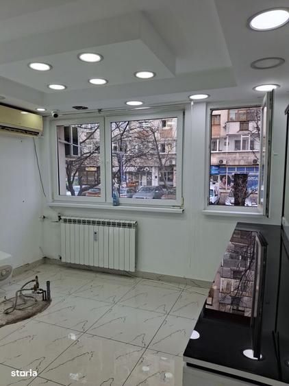 Spațiu comercial, de 69 mp, în Titan