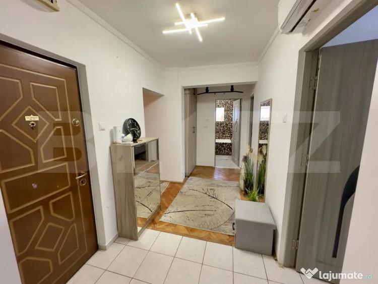 Apartament cu 3 camere decomandat în Central