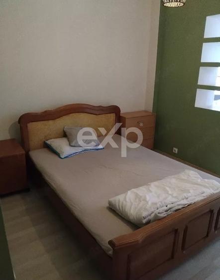 Apartament cu 3 camere semidecomandat, mobilat în Semicentral