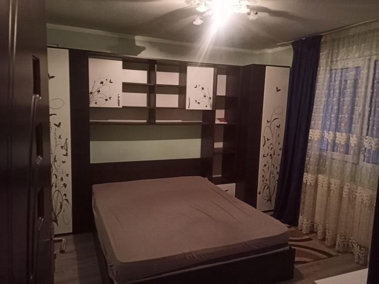 Apartament cu 2 camere semidecomandat în Podu Roș