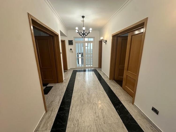 Casă individuală cu 12 camere cu Piscina în Cotroceni