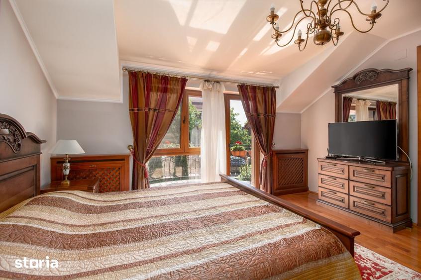 Casă cu 10 camere cu Teren 1053 Mp în Paleu
