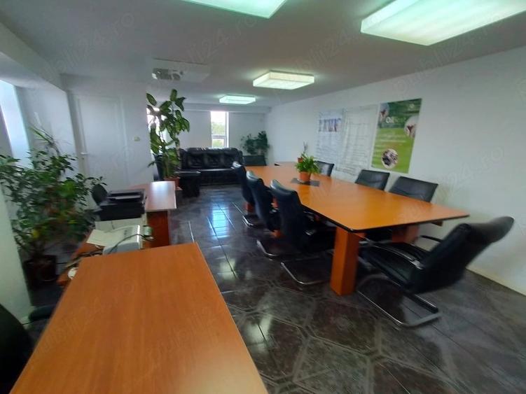 Spațiu comercial, de 950 mp, în Badea Cârțan