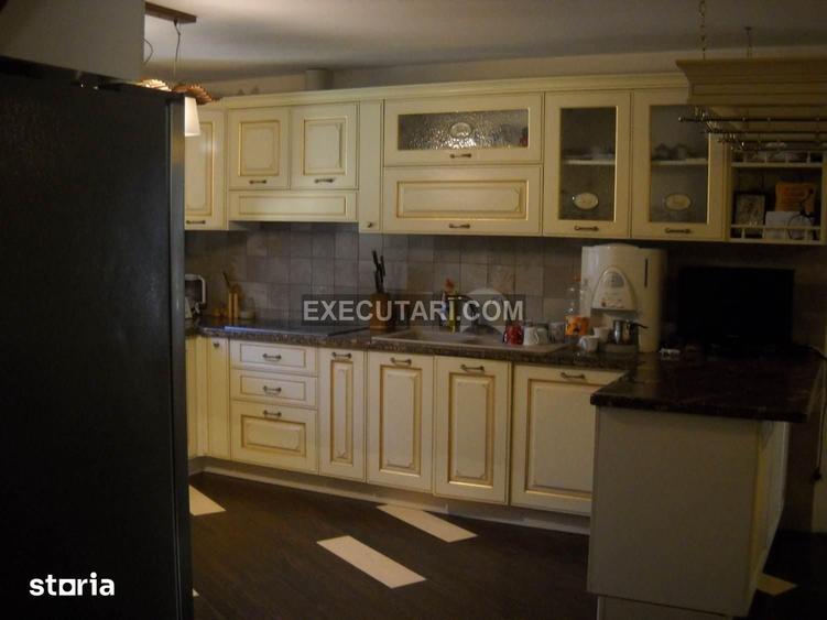 Casă cu 4 camere cu Teren 400 Mp în Central