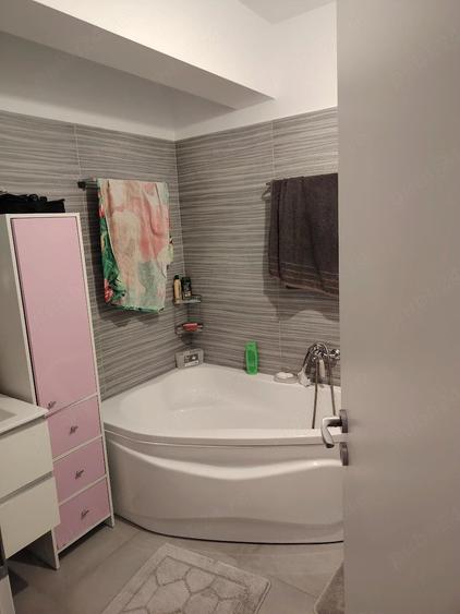 Apartament cu 3 camere decomandat în Dobroești