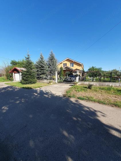 de vanzare casa intr-o zona linistita situata la 20 de minute de centrul ora?ului