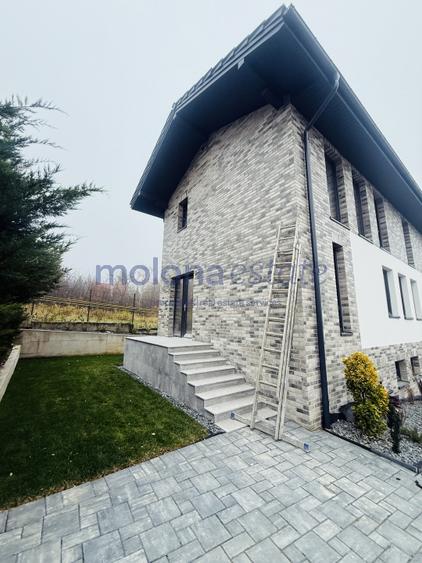 Casă individuală cu 6 camere cu Canalizare în Făget