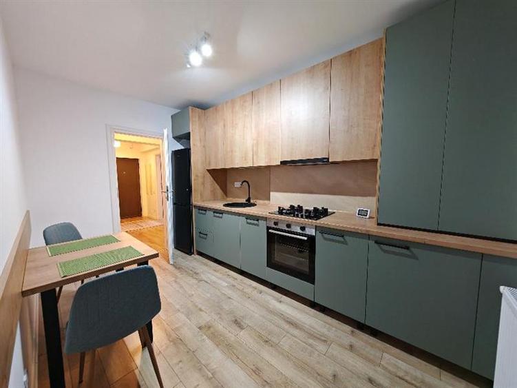 Apartament cu 2 camere decomandat, mobilat în Tractorul