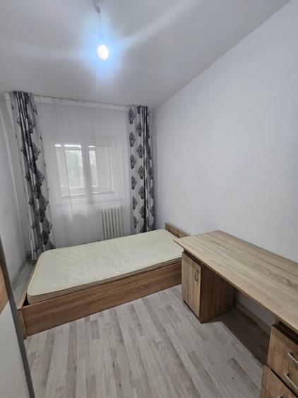 Apartament cu 3 camere decomandat, mobilat în Păcurari