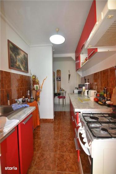 Apartament cu 3 camere decomandat în Astra