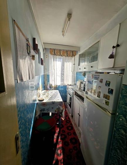 Apartament cu 3 camere semidecomandat, mobilat în Km 4-5