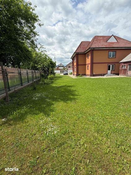 Casă cu 6 camere cu Teren 3160 Mp în Central