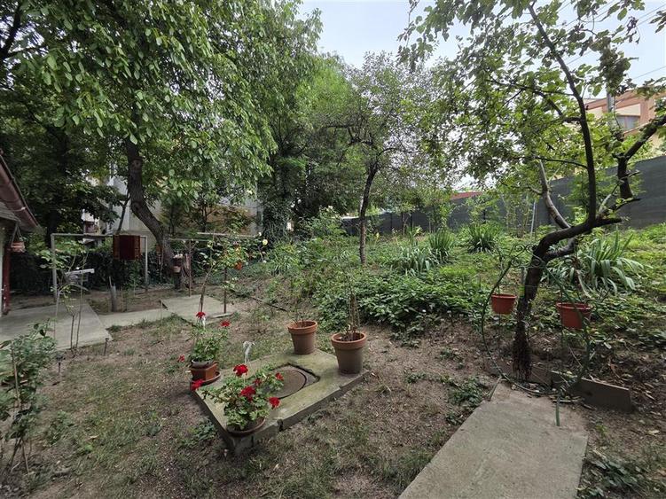 Apartament cu 3 camere semidecomandat, mobilat în Tudor Vladimirescu