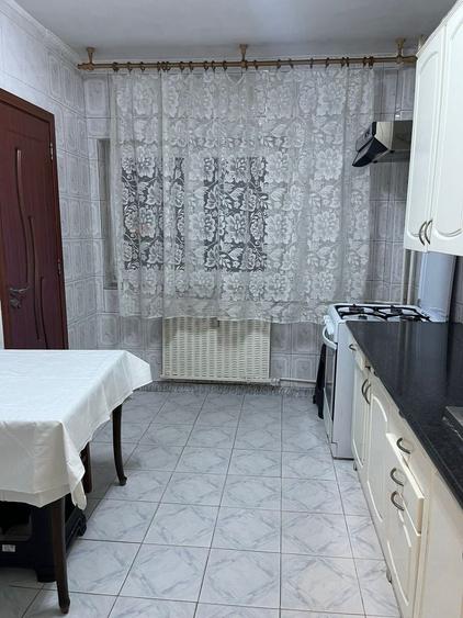 Apartament cu 2 camere decomandat în 1 Mai