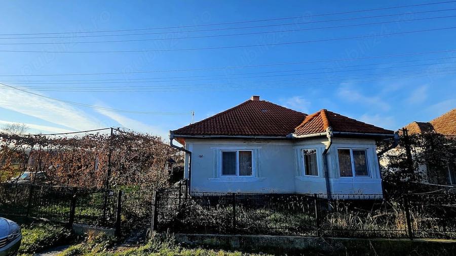 Casă cu 2 camere cu Teren 5 Mp în Șieu