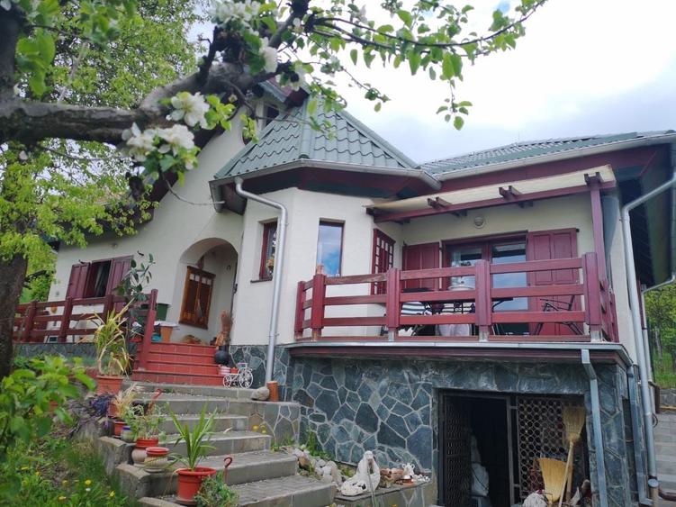 Casă individuală cu 3 camere cu Canalizare în Poiana Câmpina