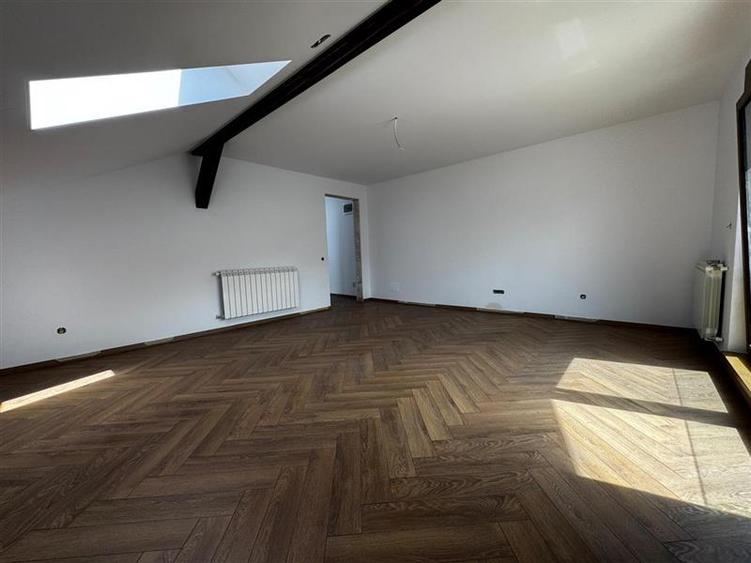 Duplex cu 4 camere cu Canalizare în Gruia