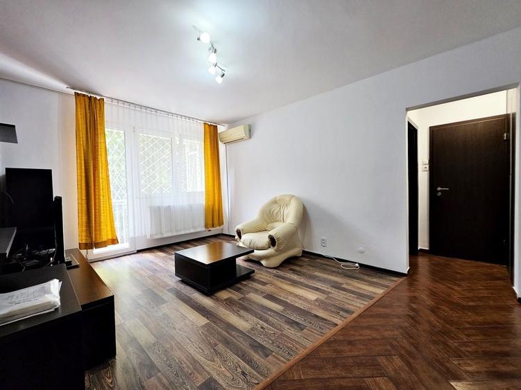 Apartament cu 2 camere semidecomandat, mobilat în Titan
