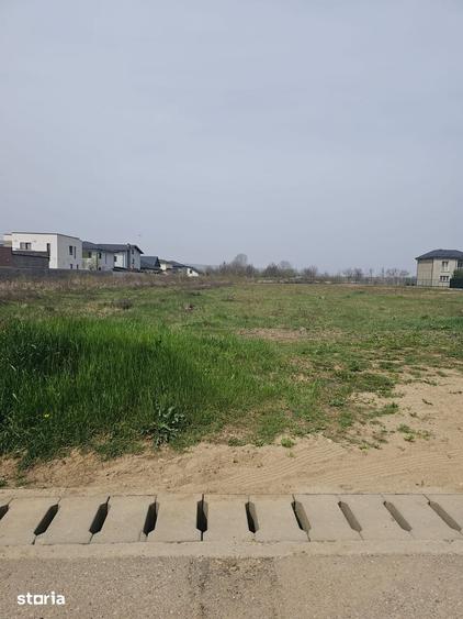 Teren de 643 mp, în Central