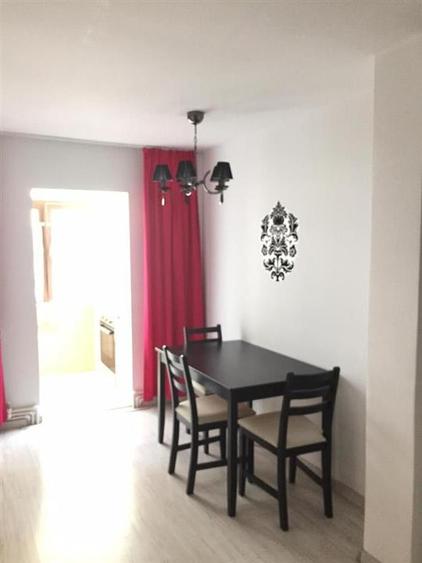 Apartament cu 3 camere decomandat, mobilat în Palat