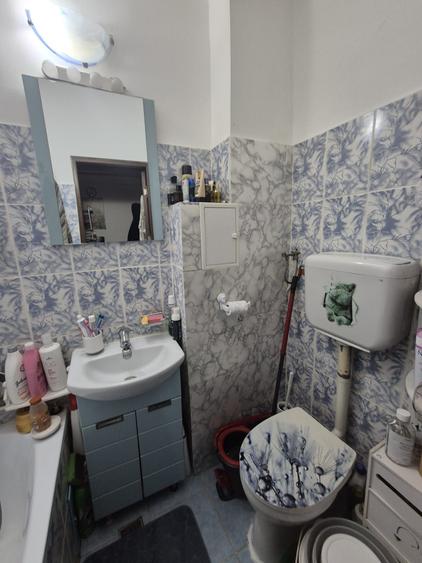 Apartament cu 3 camere semidecomandat, mobilat în Valea Rosie