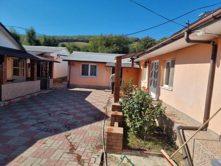 Casă individuală cu 4 camere cu Teren 1072 Mp în Răchitoasa